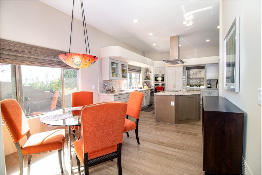 nowoczesna kuchnia otwarta na salon 