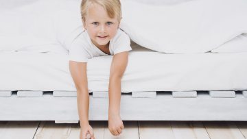 Układ funkcjonalny w małych mieszkaniach – jak projektanci tworzą strefy bez ścian?